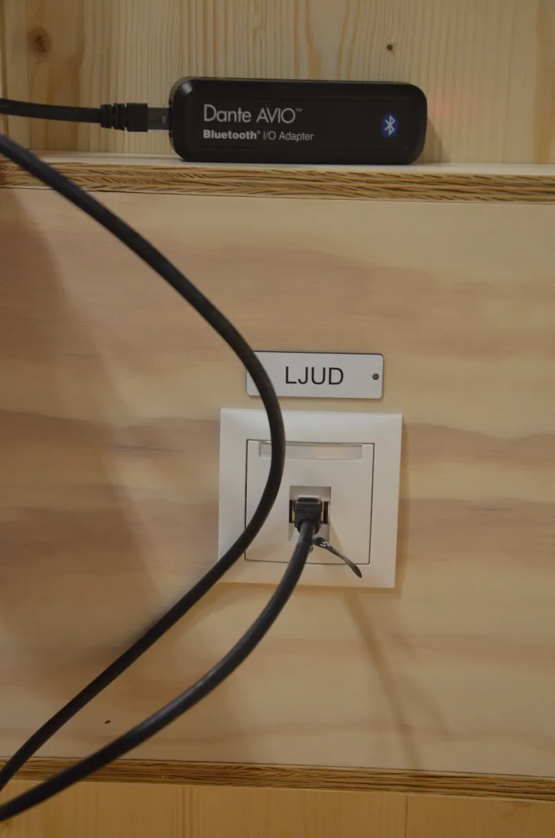 Dante AVIO Bluetooth-adapter ansluten vid Sörby sporthall